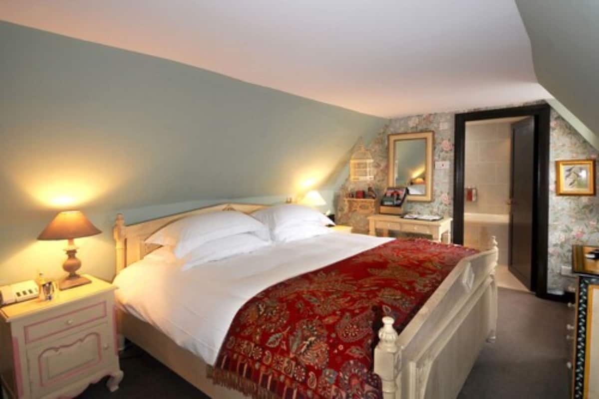 standard double room | egyptian cotton sheets, premium bedding, individually decorated, desk