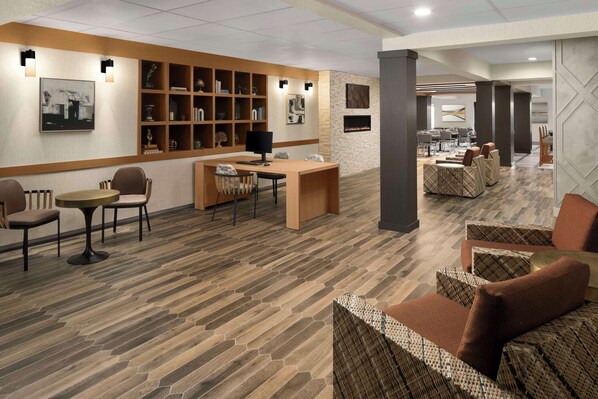 Lobby - DoubleTree by Hilton Hotel Salem, Oregon  (Salem)