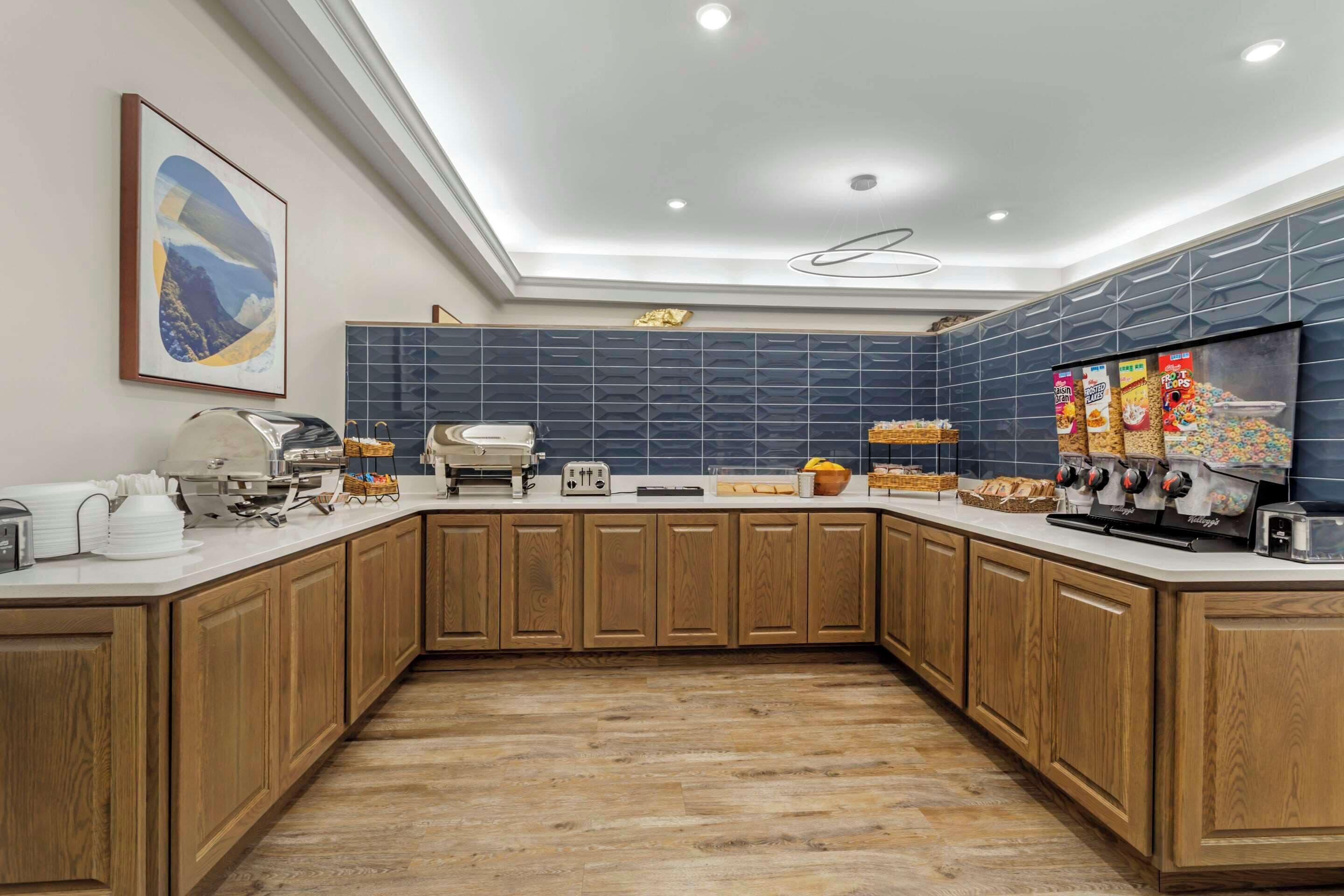 free daily full breakfast