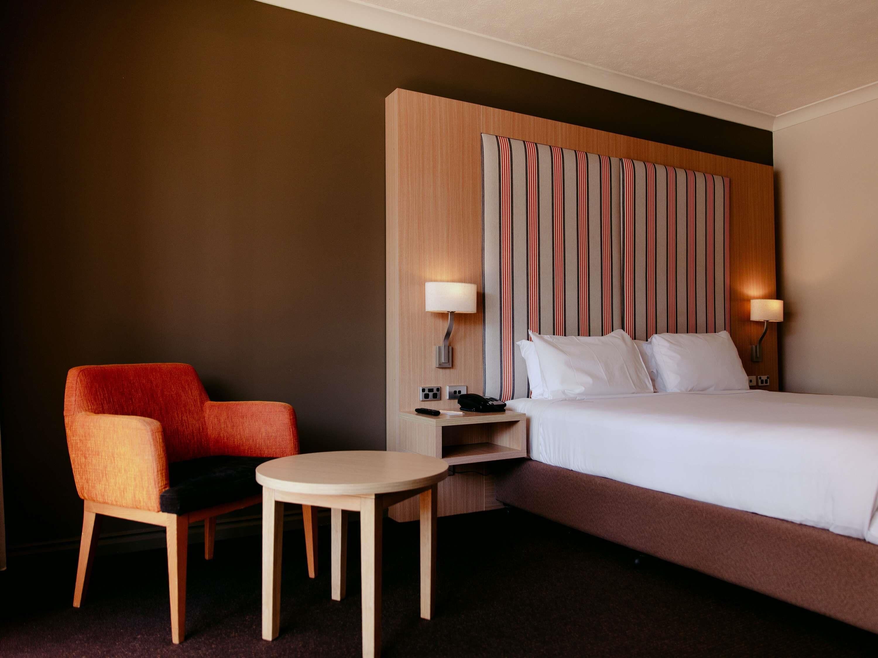 In-room safe, desk, soundproofing, iron/ironing board