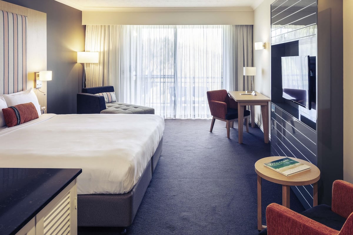 In-room safe, desk, soundproofing, iron/ironing board