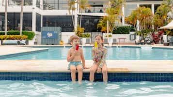 2 outdoor pools, sun loungers