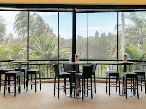 Golf course views, serves lunch and brunch