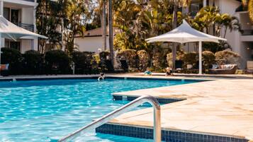 2 outdoor pools, pool loungers