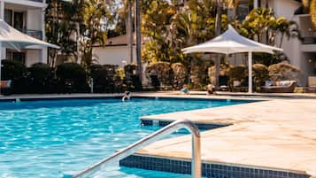 2 outdoor pools, sun loungers