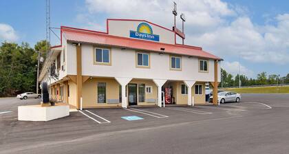 Days Inn by Wyndham Holladay