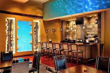 3 bars/lounges, poolside bar at The Westin Savannah Harbor Golf Resort & Spa