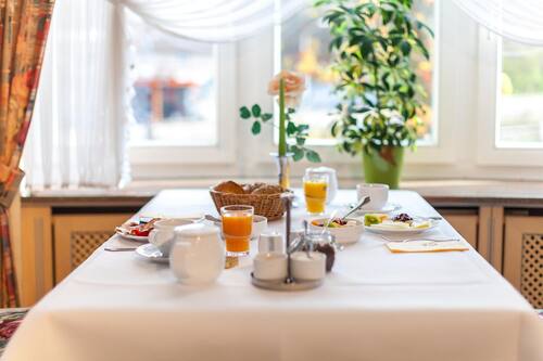 Daily buffet breakfast for a fee