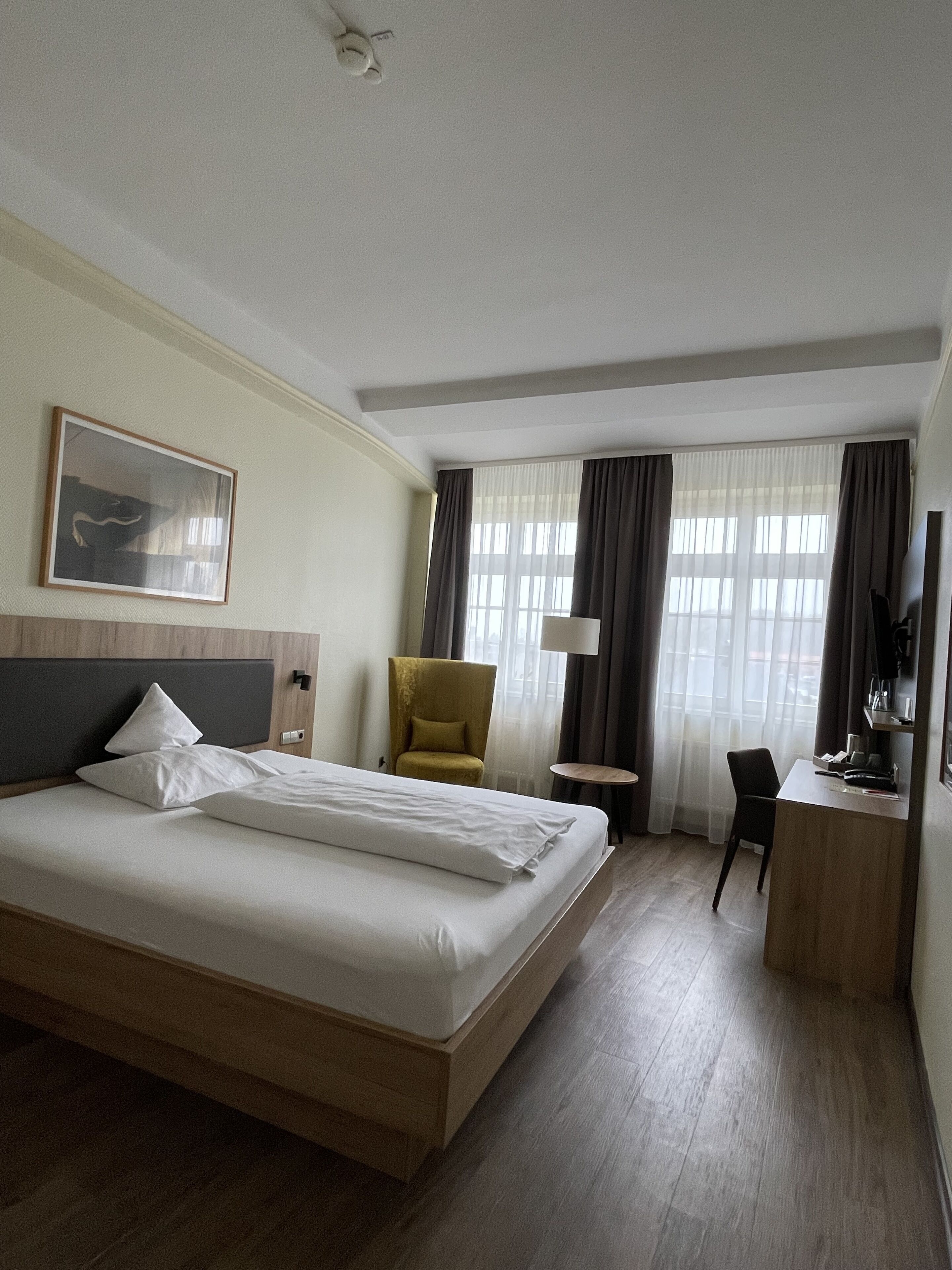premium double room single use | 1 bedroom, hypo-allergenic bedding, in-room safe, desk