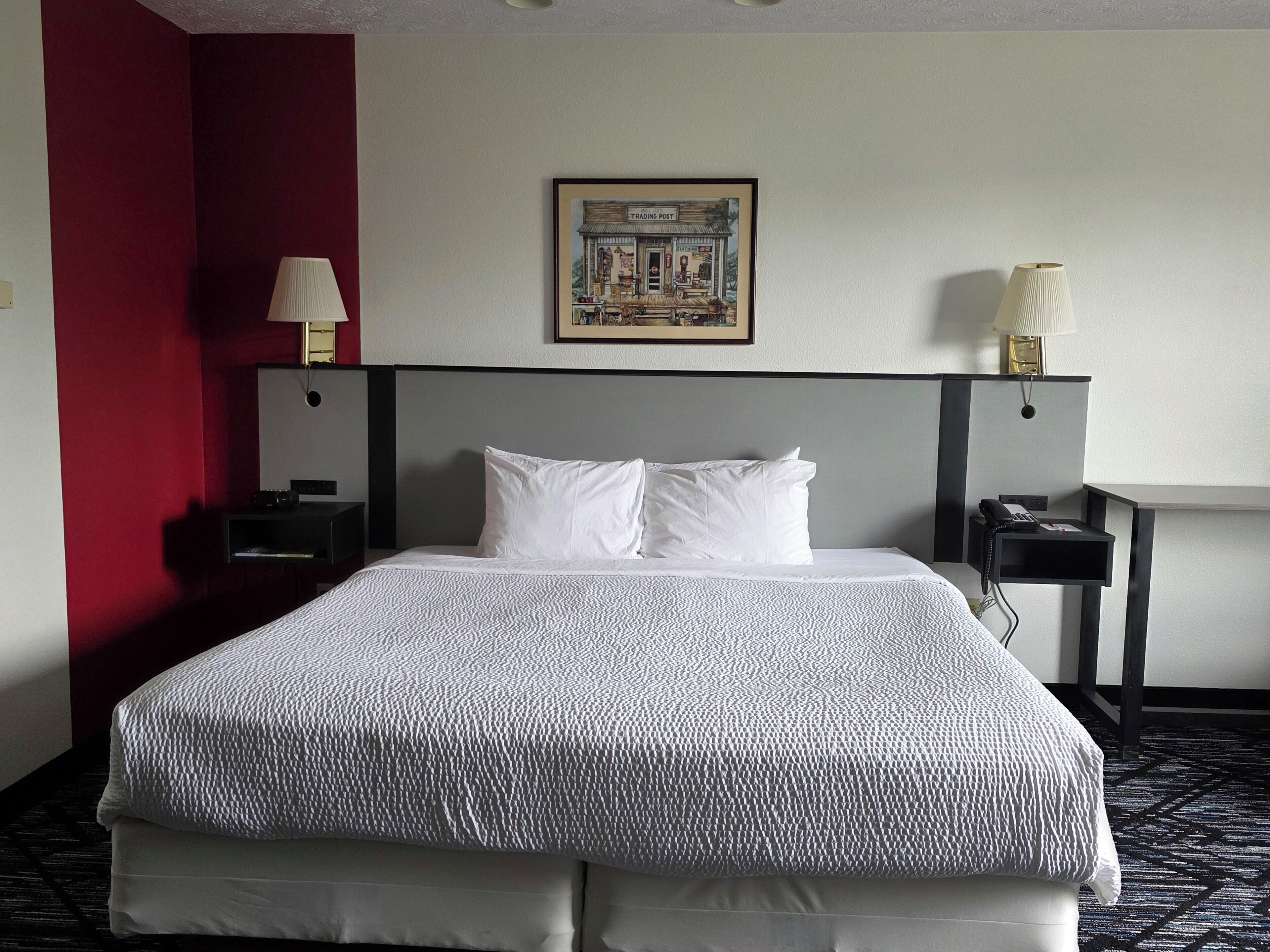 Escritorio, tabla de planchar con plancha, cunas gratuitas