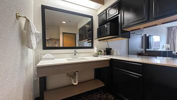 Suite, 2 Double Beds | Bathroom | Combined shower/bathtub, towels