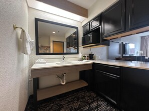 Suite, 2 Double Beds | Bathroom