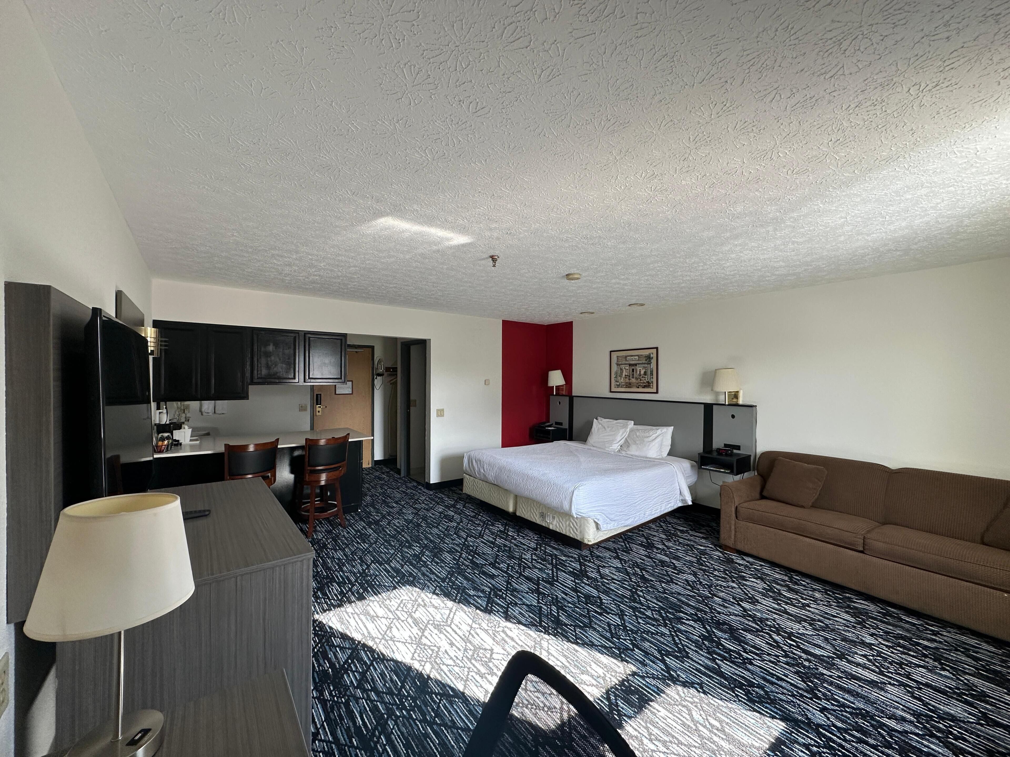 Suite, 1 cama de matrimonio grande | Escritorio, tabla de planchar con plancha, cunas gratuitas