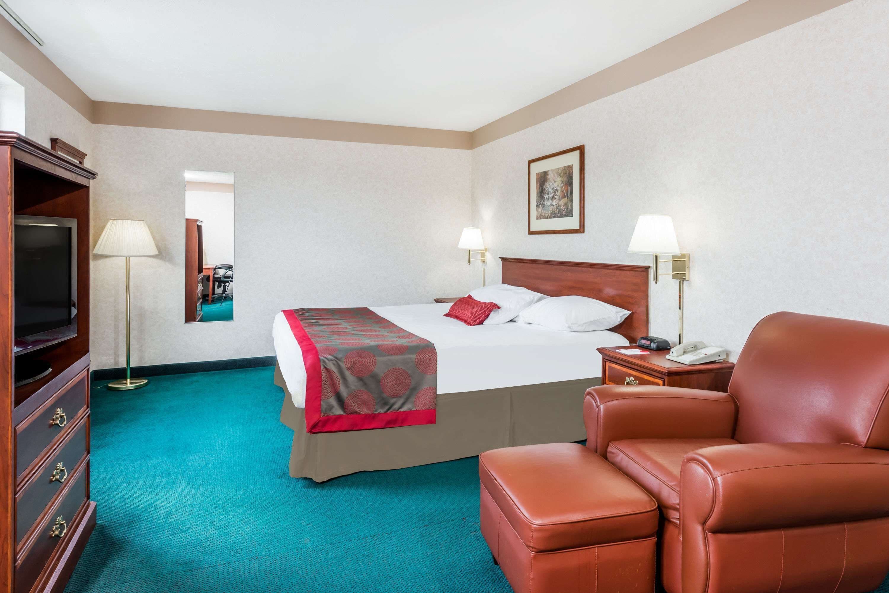 suite, 1 king bed | desk, iron/ironing board, free cots/infant beds, rollaway beds