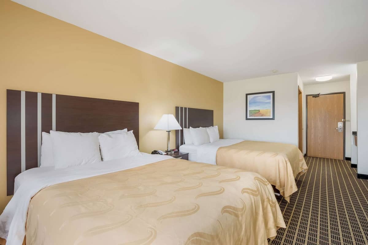 Premium bedding, in-room safe, desk, blackout drapes