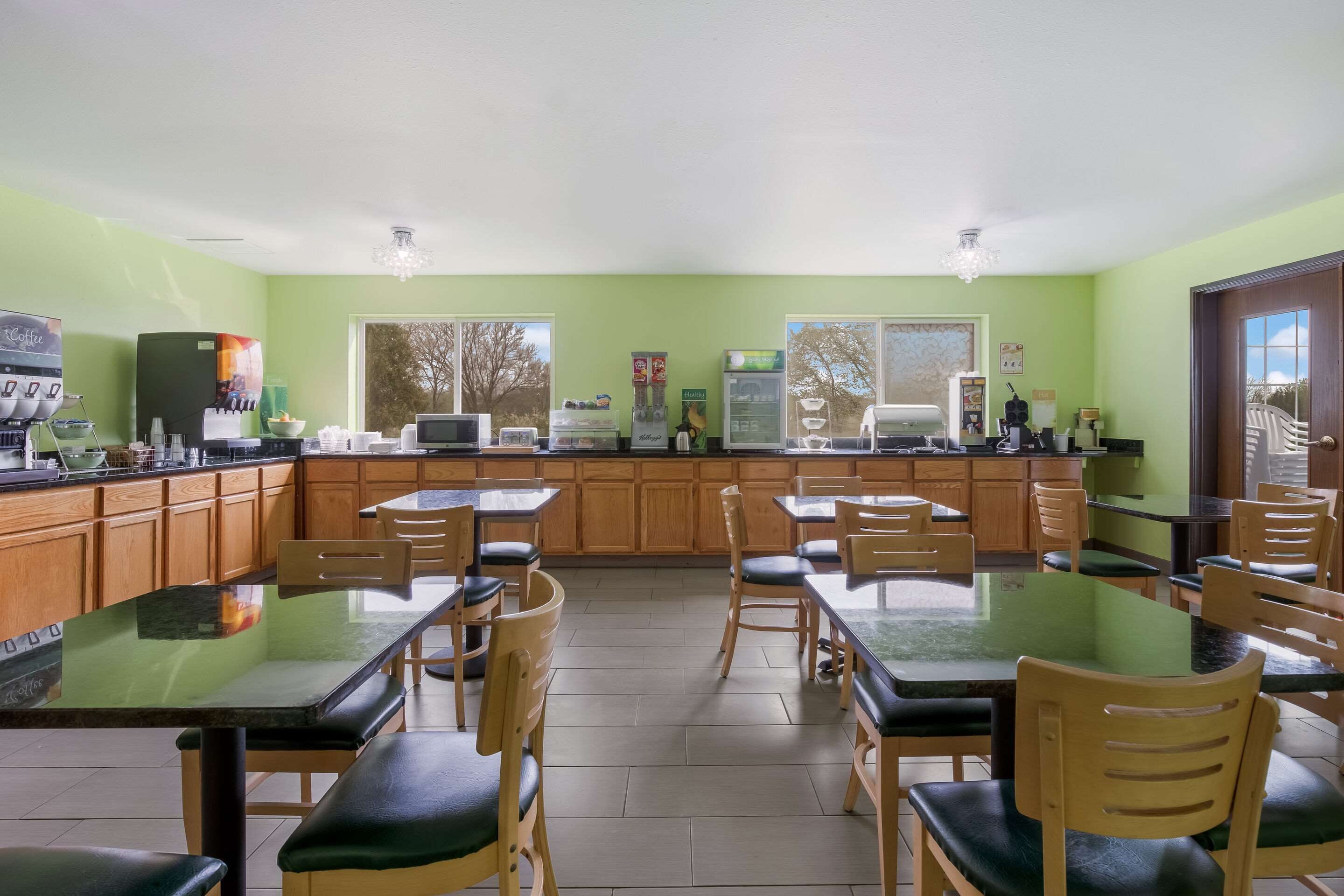 Free buffet breakfast 