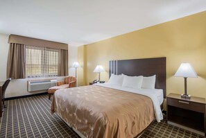 Rom – standard, 1 kingsize-seng, ikke-røyk | Sengetøy av topp kvalitet, safe på rommet og skrivebord