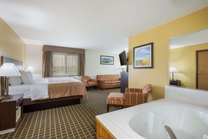 Ylelliset vuodevaatteet, tallelokero huoneessa, työpöytä, pimennysverhot