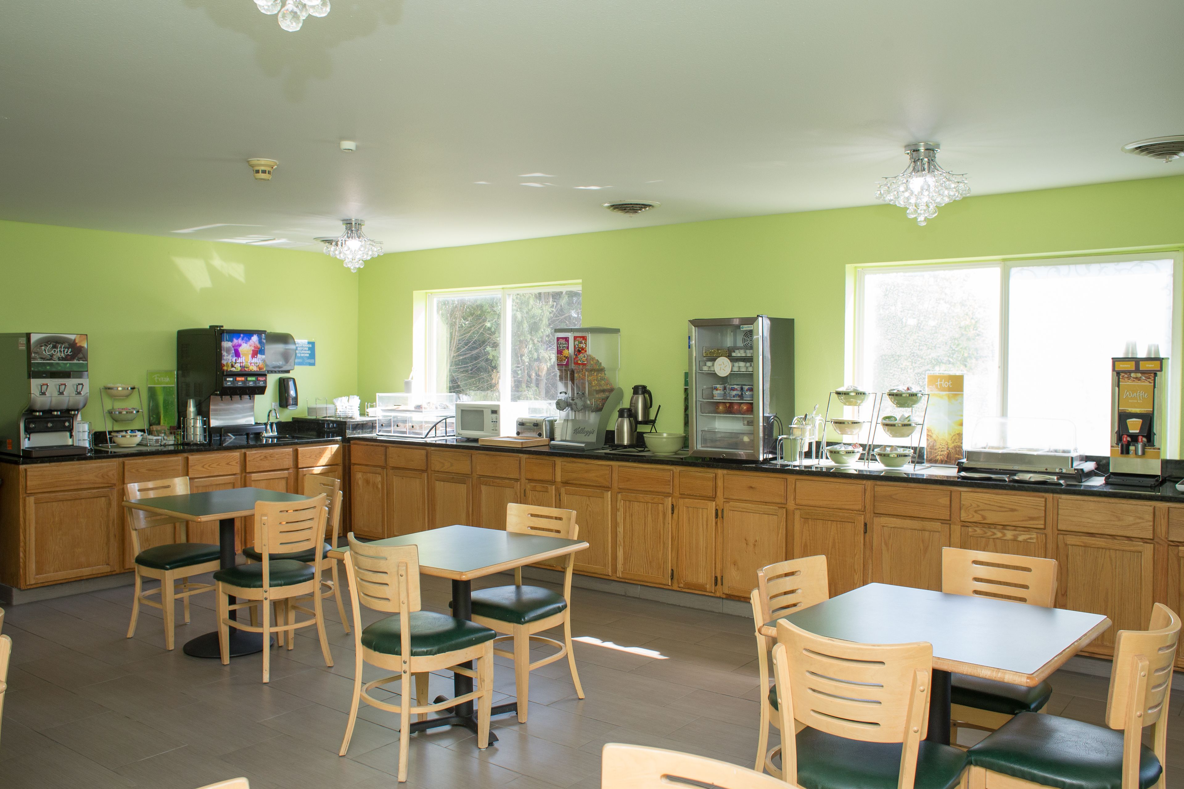 free buffet breakfast