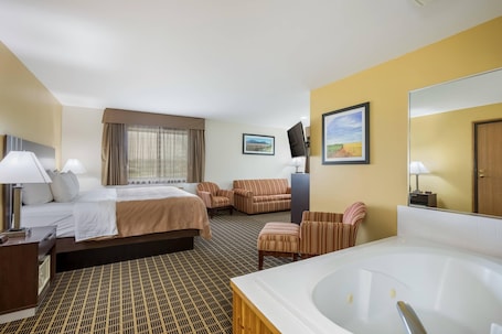 Premium bedding, in-room safe, desk, blackout curtains. Quality Inn Edgerton - Lake Koshkonong