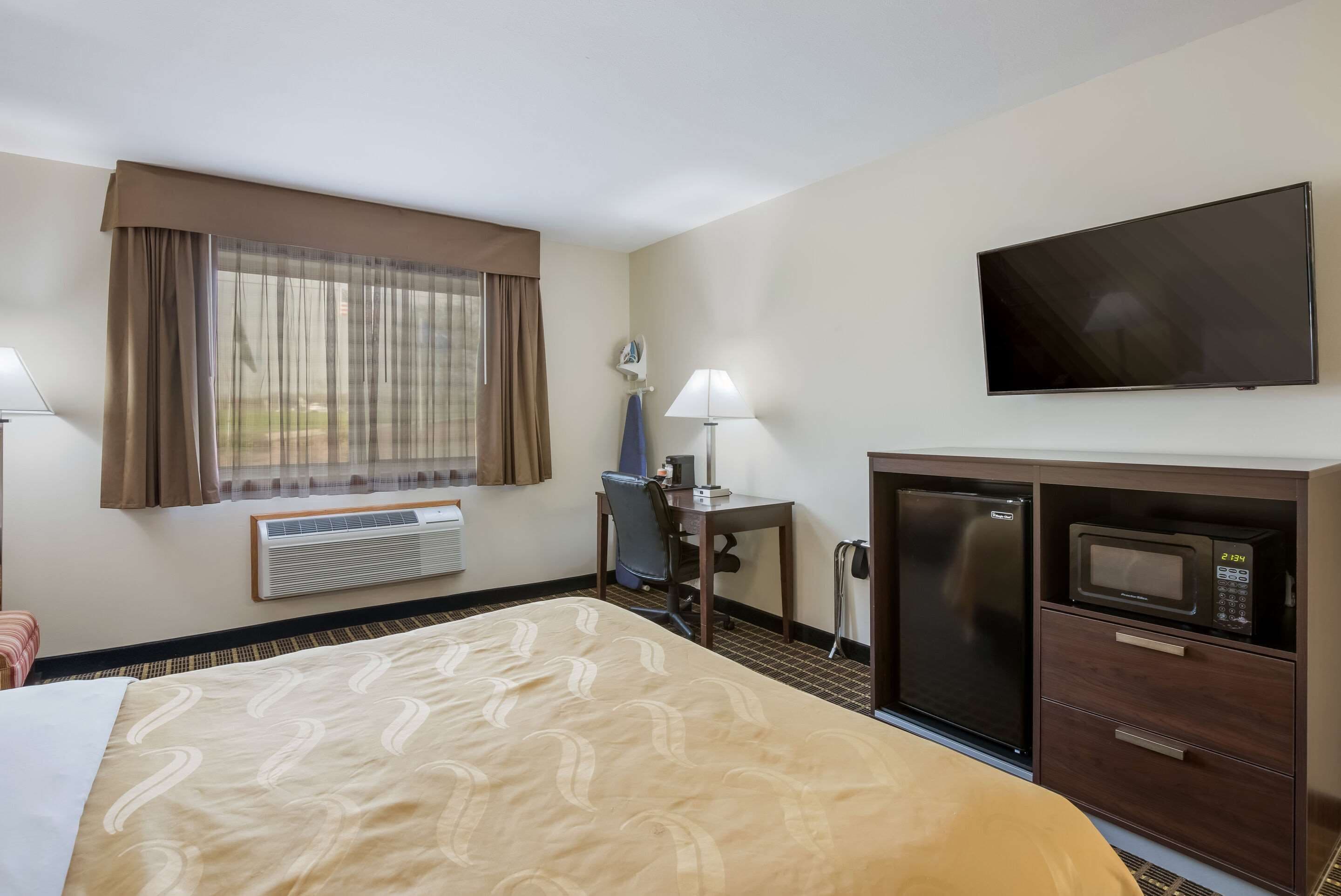 room, 1 queen bed, accessible, non smoking | premium bedding, in-room safe, desk, blackout curtains