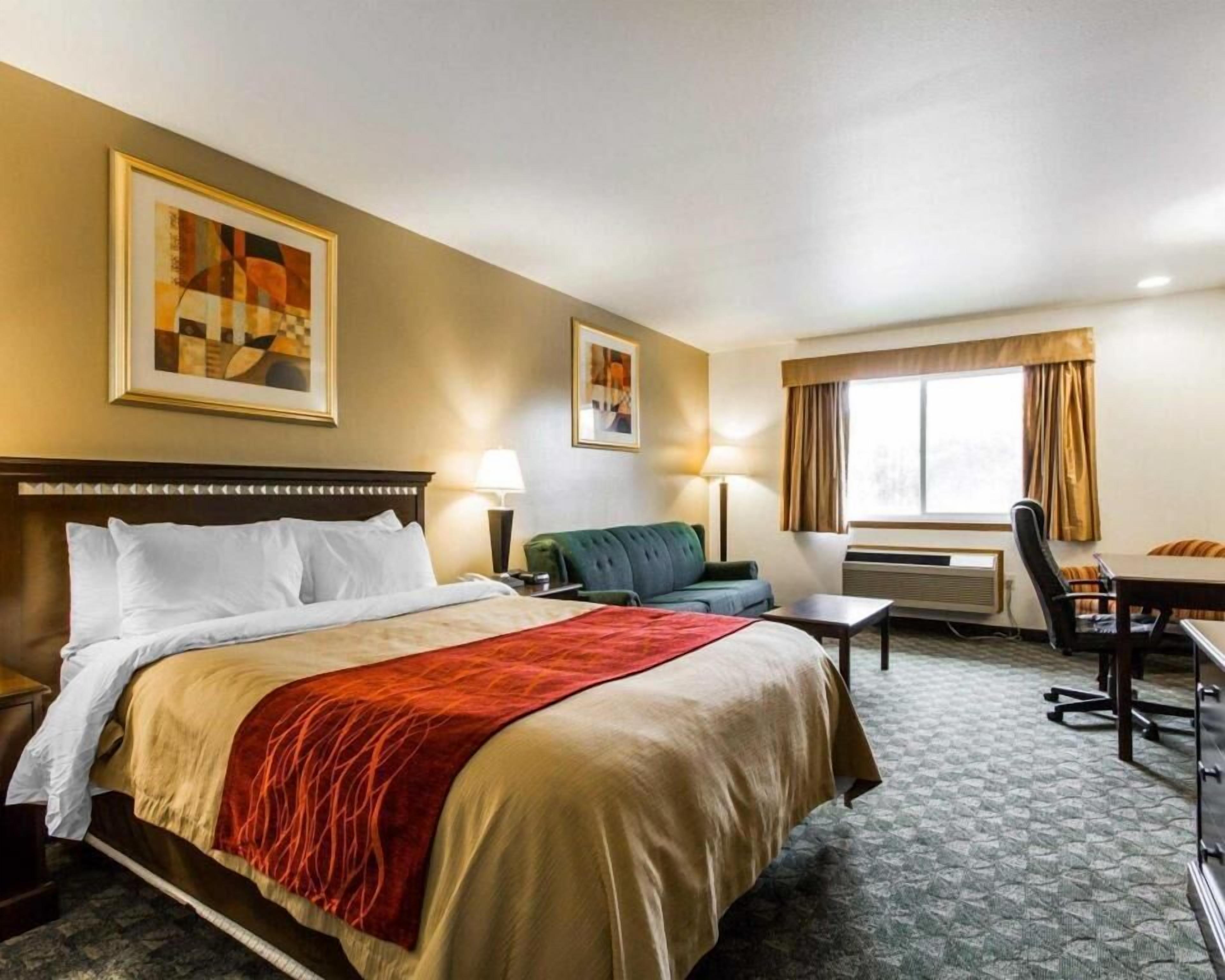 Premium bedding, in-room safe, desk, blackout drapes