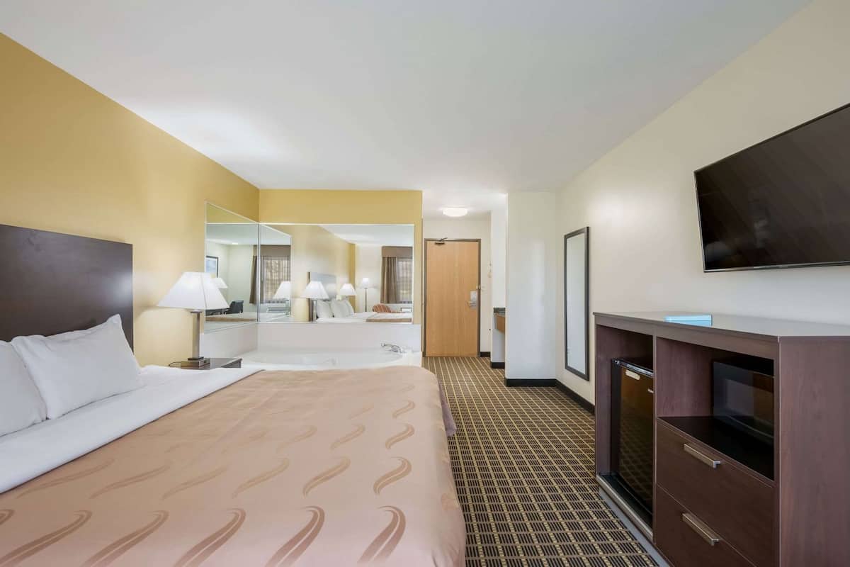 Premium bedding, in-room safe, desk, blackout drapes