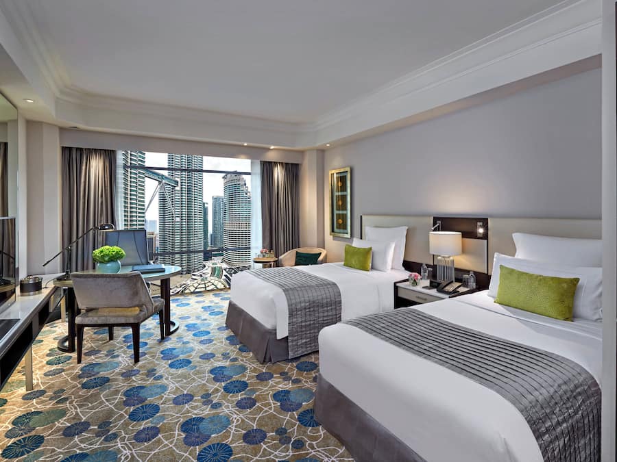 Seprai premium, selimut bulu angsa, minibar, dan brankas