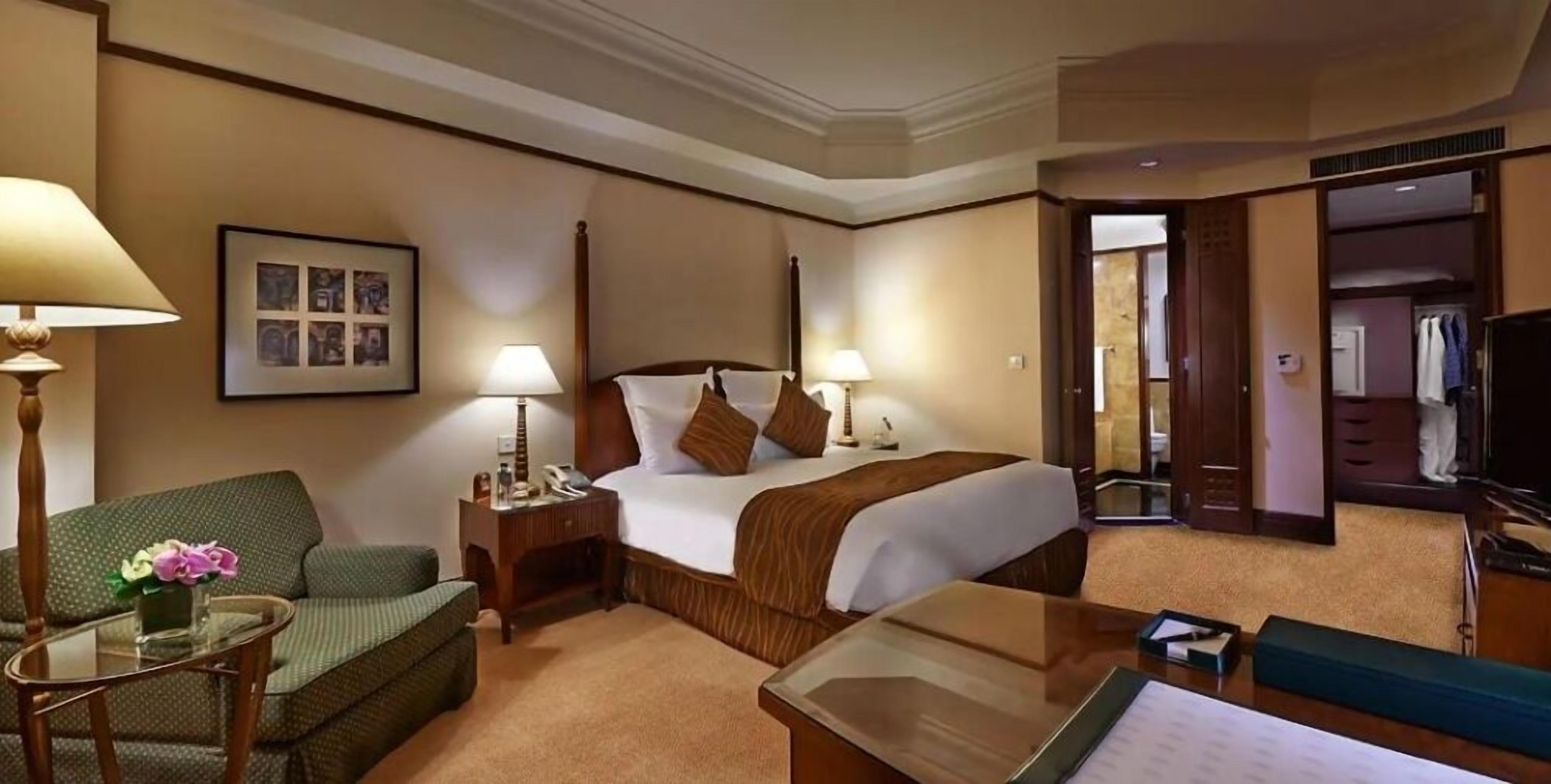 Premium bedding, down comforters, minibar, in-room safe
