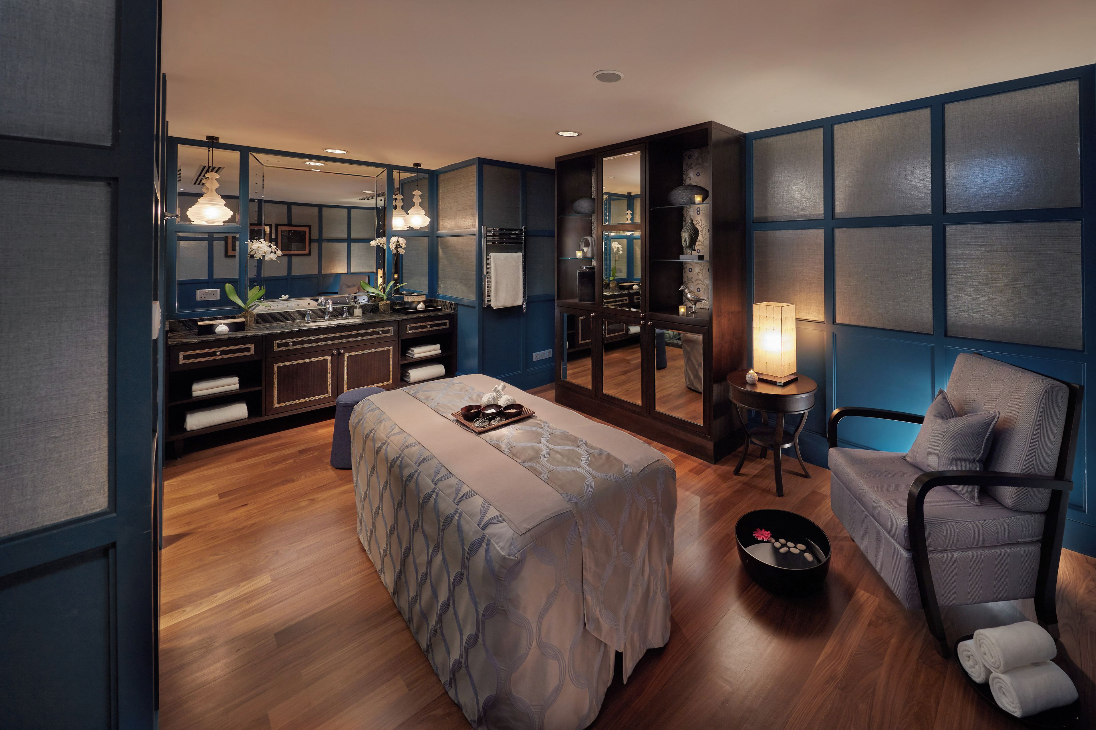 A modern bathroom with a large mirror, a vanity with a sink, and a bathtub.