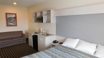 Studio Suite, 1 King Bed, Non Smoking | In-room safe, desk, blackout drapes, free WiFi