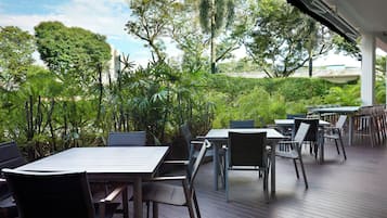 Breakfast, lunch, dinner served; international cuisine