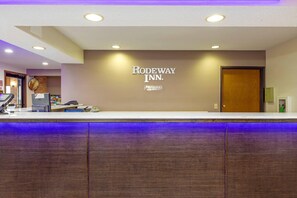 Lobby - Rodeway Inn Coopersville (Coopersville)