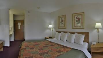 Zimmersafe, Schreibtisch, Verdunkelungsvorhänge, Bügeleisen/Bügelbrett