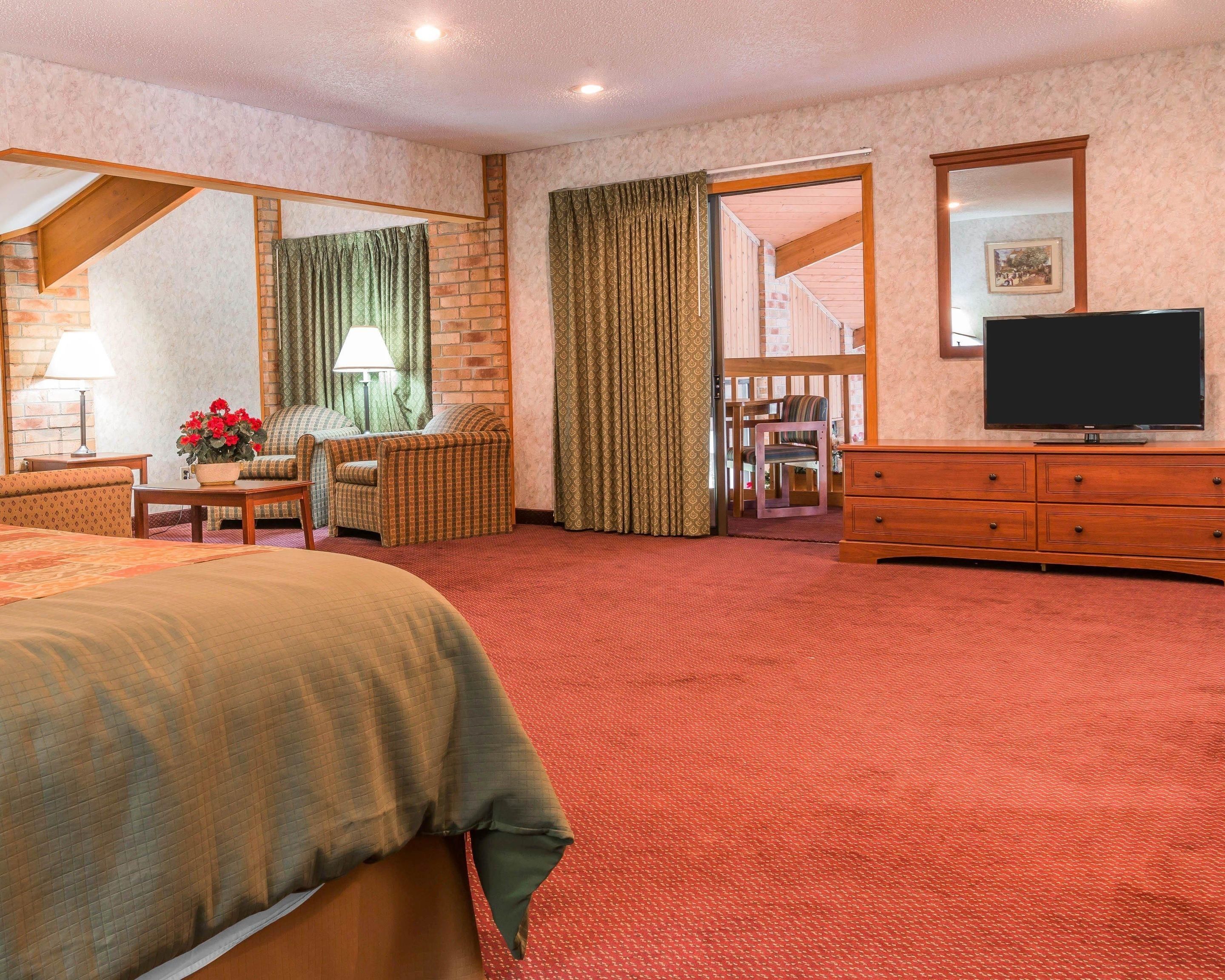 Svit - 1 kingsize-säng | Värdeförvaringsskåp på rummet, skrivbord och mörkläggningsgardiner