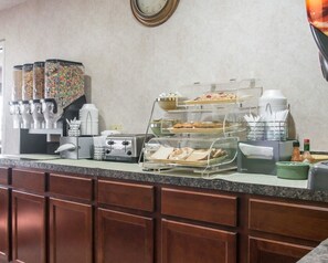 Free daily continental breakfast  - Quality Inn Hudsonville South (Hudsonville)