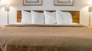 標準客房, 1 張特大雙人床, 非吸煙房 | 書桌、筆電工作空間、遮光布/窗簾、熨斗/熨衣板