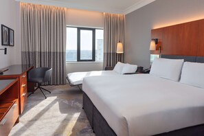 Habitación familiar | Ropa de cama de alta calidad, caja fuerte, escritorio