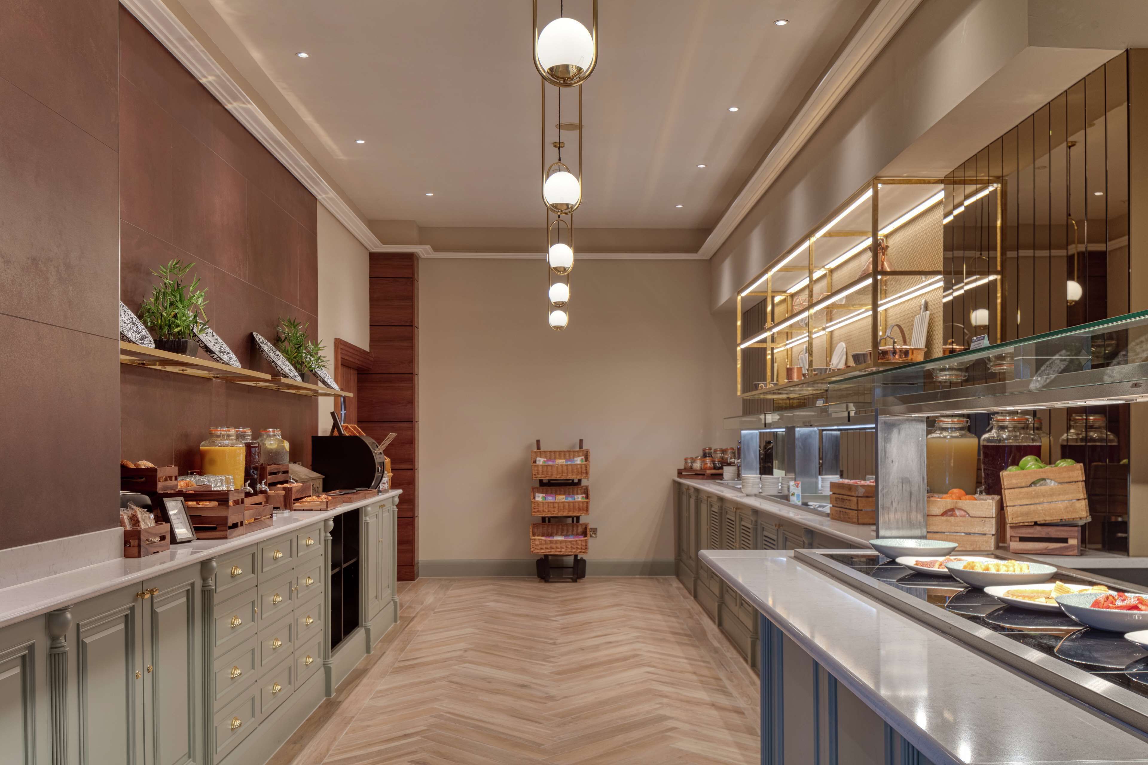 Desayuno completo diario (GBP 16.95 por persona)