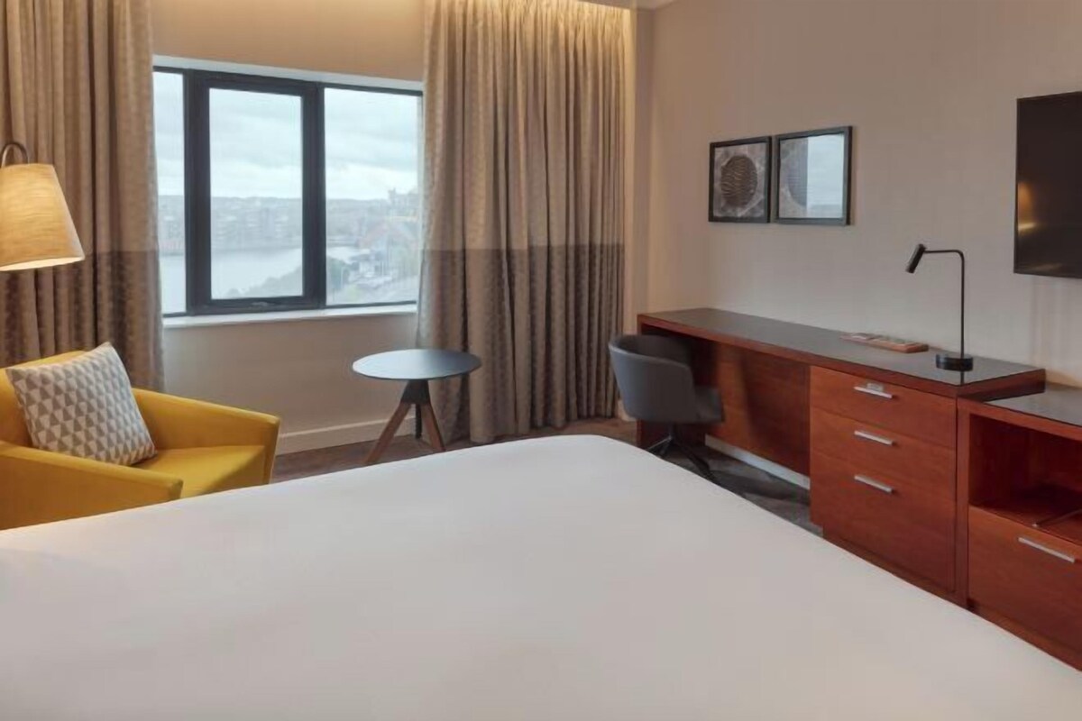 Premium bedding, in-room safe, desk, iron/ironing board (on request)