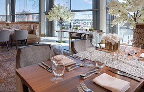 Breakfast and dinner served