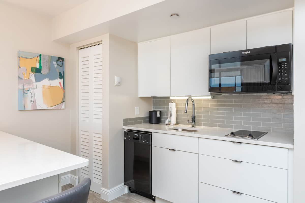 fridge, microwave, coffee/tea maker, cookware/dishes/utensils