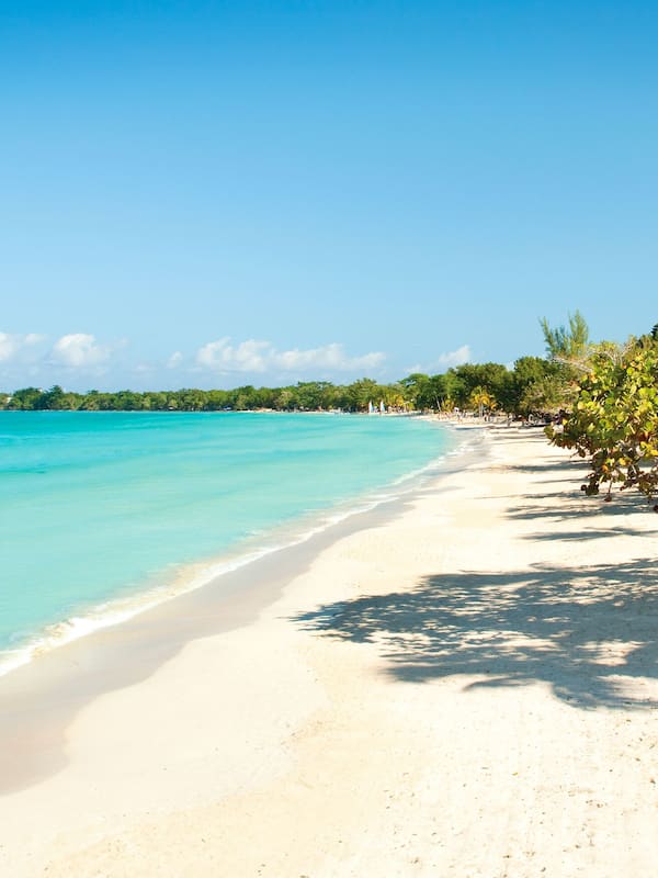 Private beach, white sand, sun loungers, beach towels