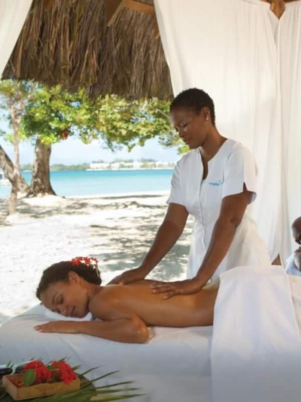 Couples treatment rooms, body treatments, aromatherapy