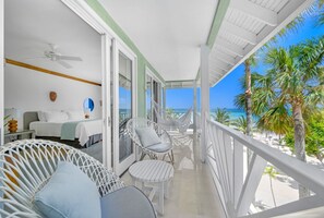 Beachfront Suite | Ropa de cama de alta calidad, minibar, caja fuerte y escritorio