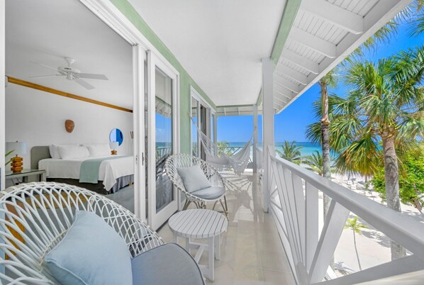 Beachfront Suite | Bộ đồ giường cao cấp, minibar với thức uống miễn phí 