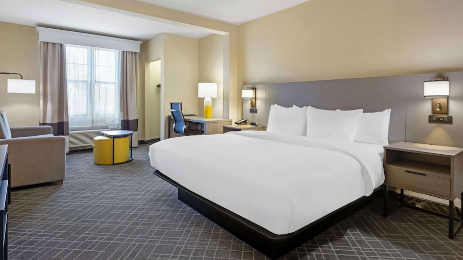 Comfort Suites Hanes Mall
