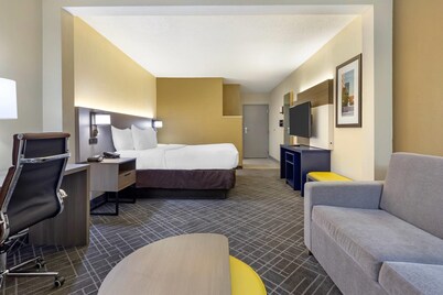 Comfort Suites Hanes Mall