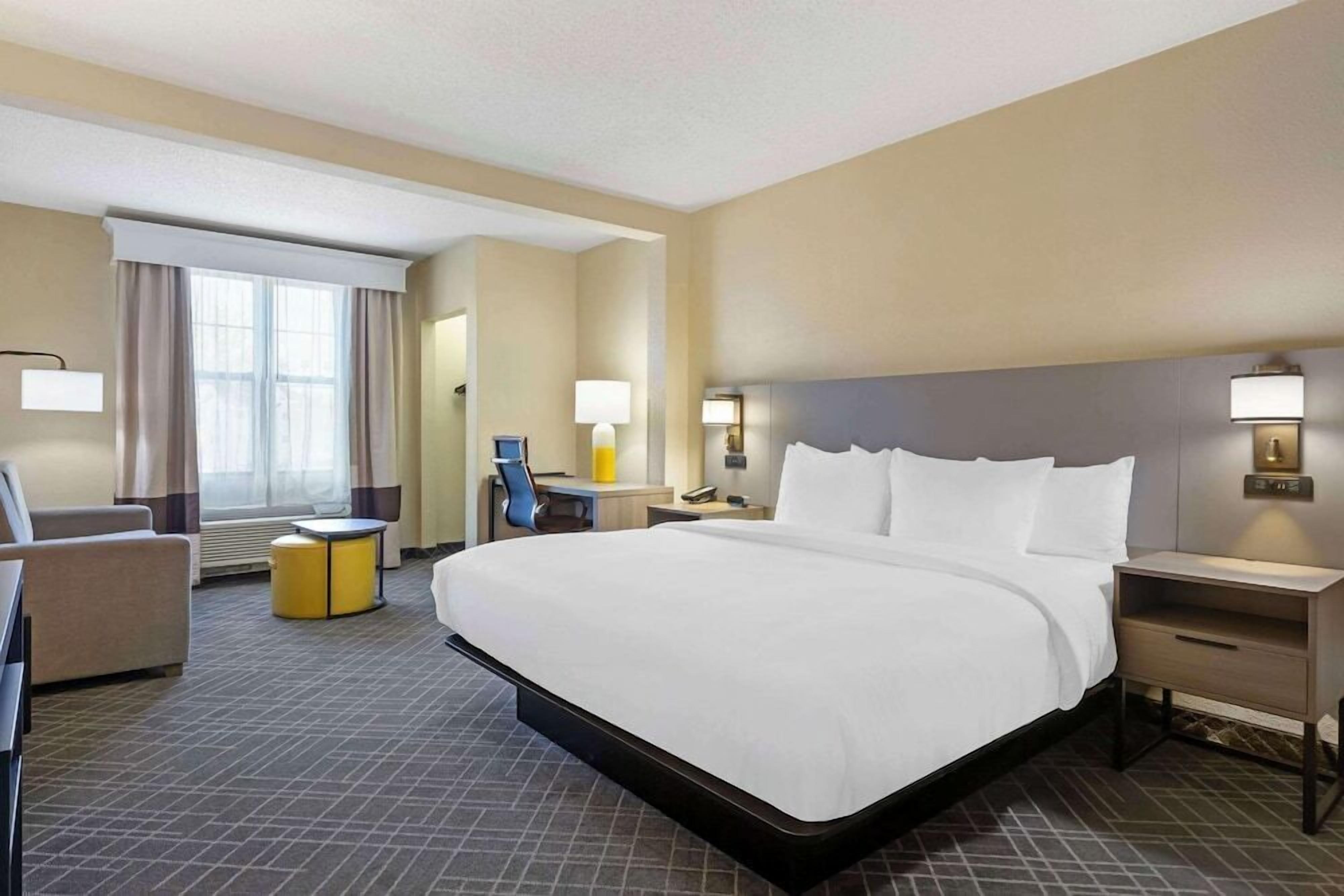 Pillowtop beds, desk, laptop workspace, blackout drapes
