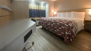 A hotel room with a bed, a desk, and a chair. - Red Roof Inn Winston-Salem (Winston-Salem)